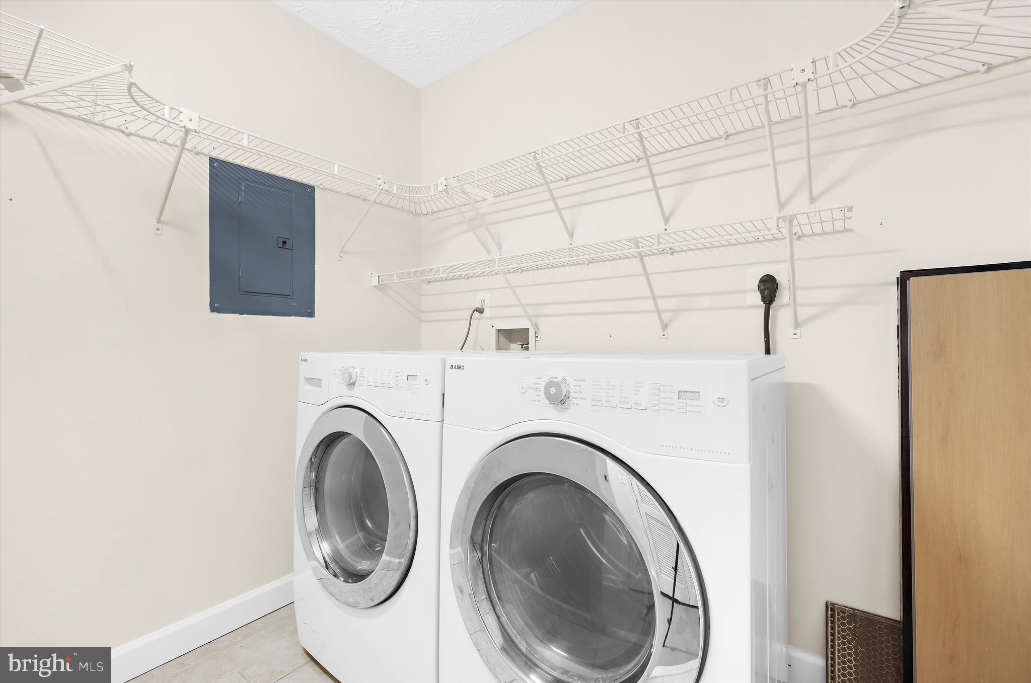 ADMIRAL REACH AT HARBOUR GATES - Residential Lease