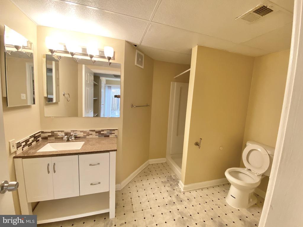 COUNTRY CREEK - Residential Lease