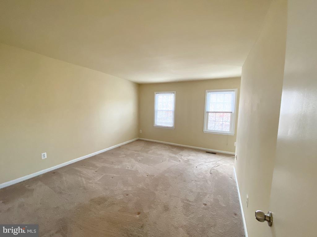 COUNTRY CREEK - Residential Lease