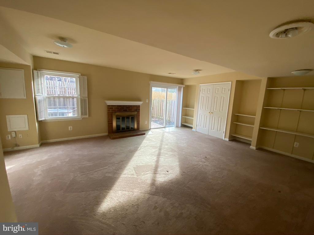 COUNTRY CREEK - Residential Lease