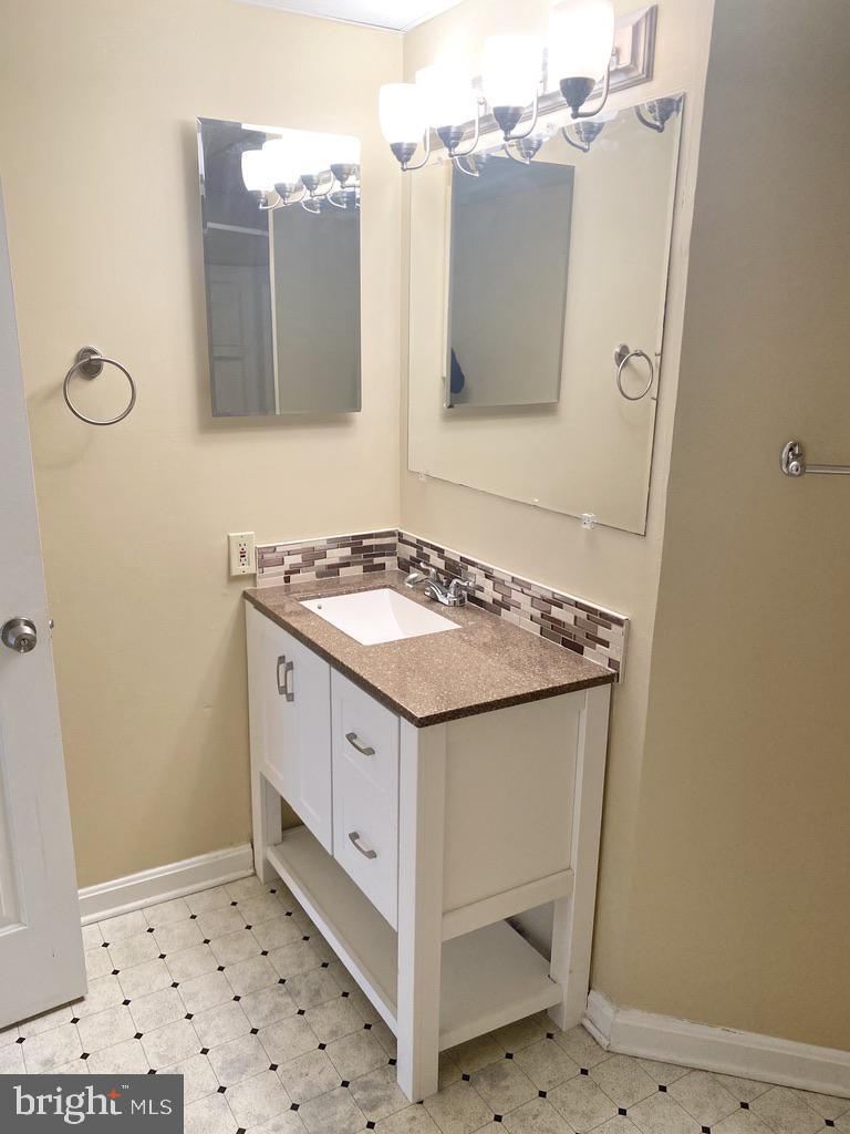 COUNTRY CREEK - Residential Lease