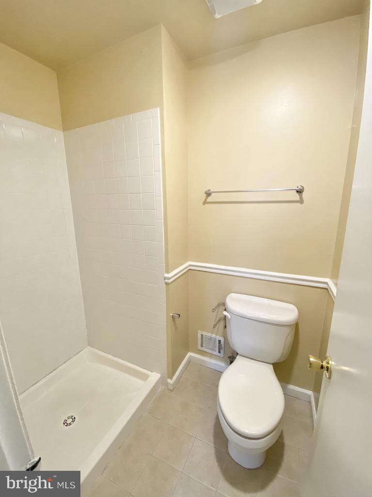 COUNTRY CREEK - Residential Lease