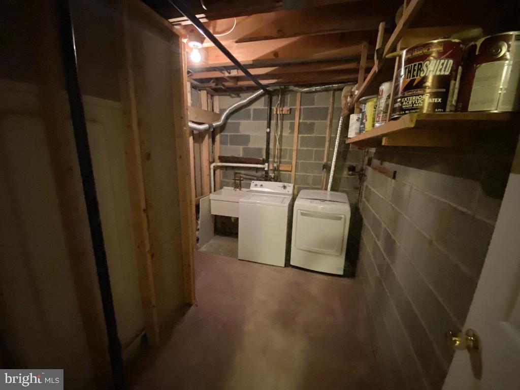 COUNTRY CREEK - Residential Lease