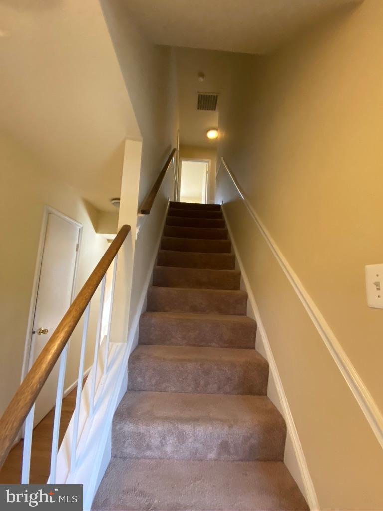 COUNTRY CREEK - Residential Lease