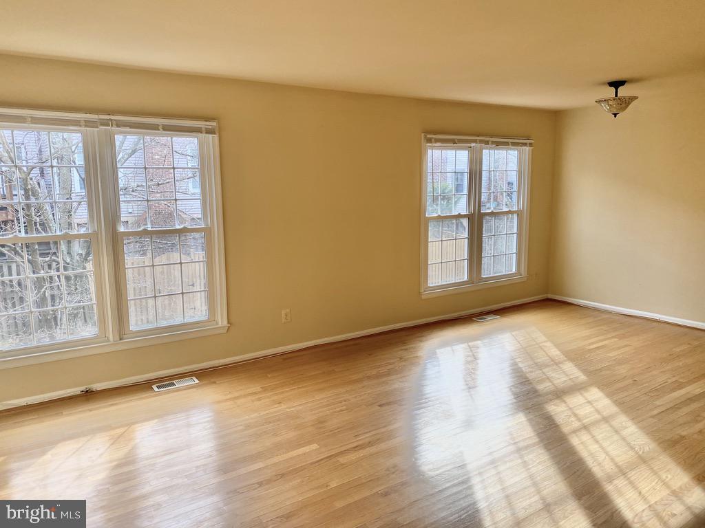 COUNTRY CREEK - Residential Lease