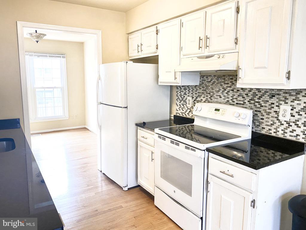 COUNTRY CREEK - Residential Lease