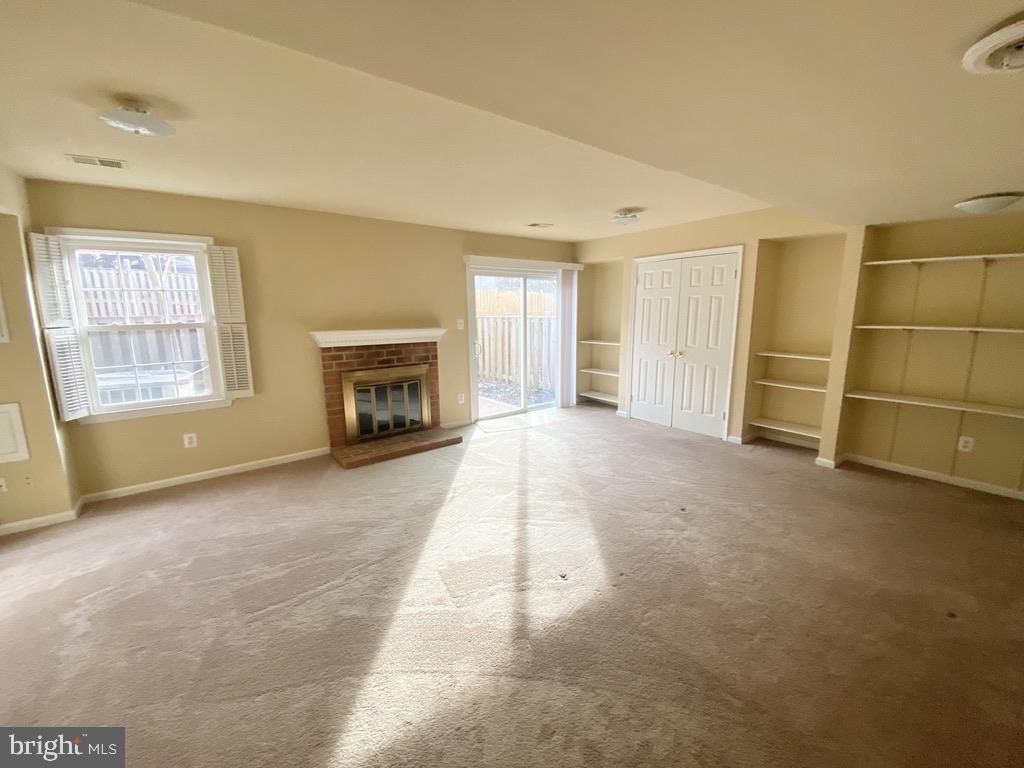 COUNTRY CREEK - Residential Lease