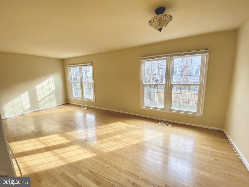 COUNTRY CREEK - Residential Lease