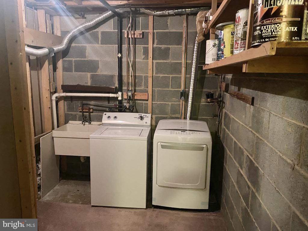 COUNTRY CREEK - Residential Lease