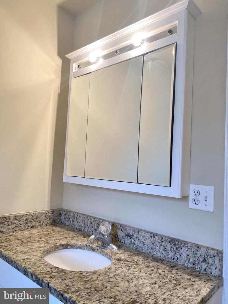 COUNTRY CREEK - Residential Lease