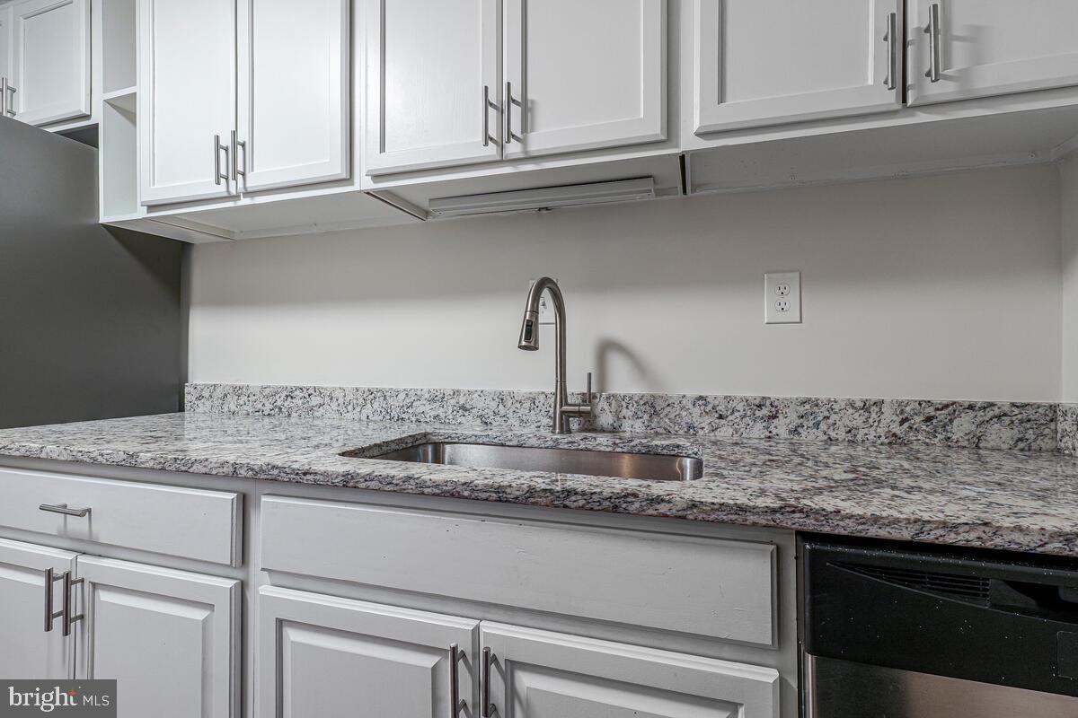 CLINTON WOODS - Residential Lease