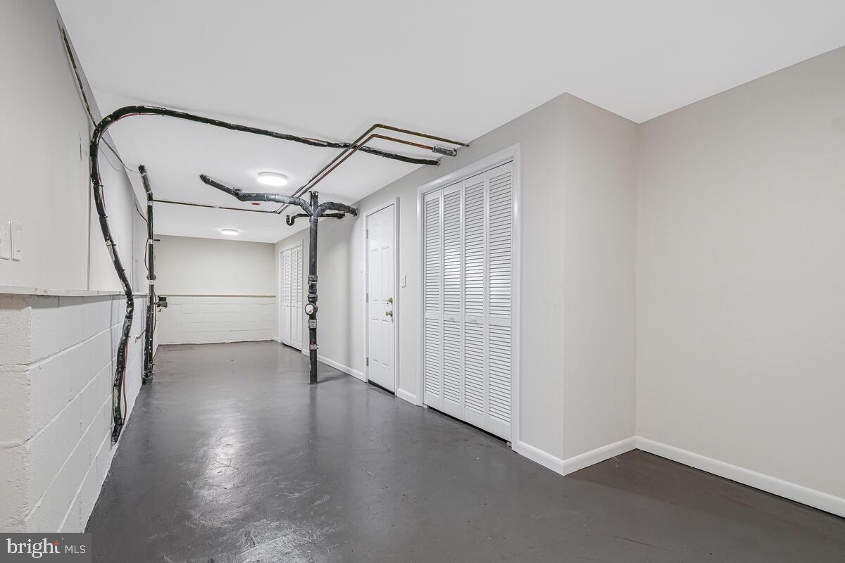 CLINTON WOODS - Residential Lease