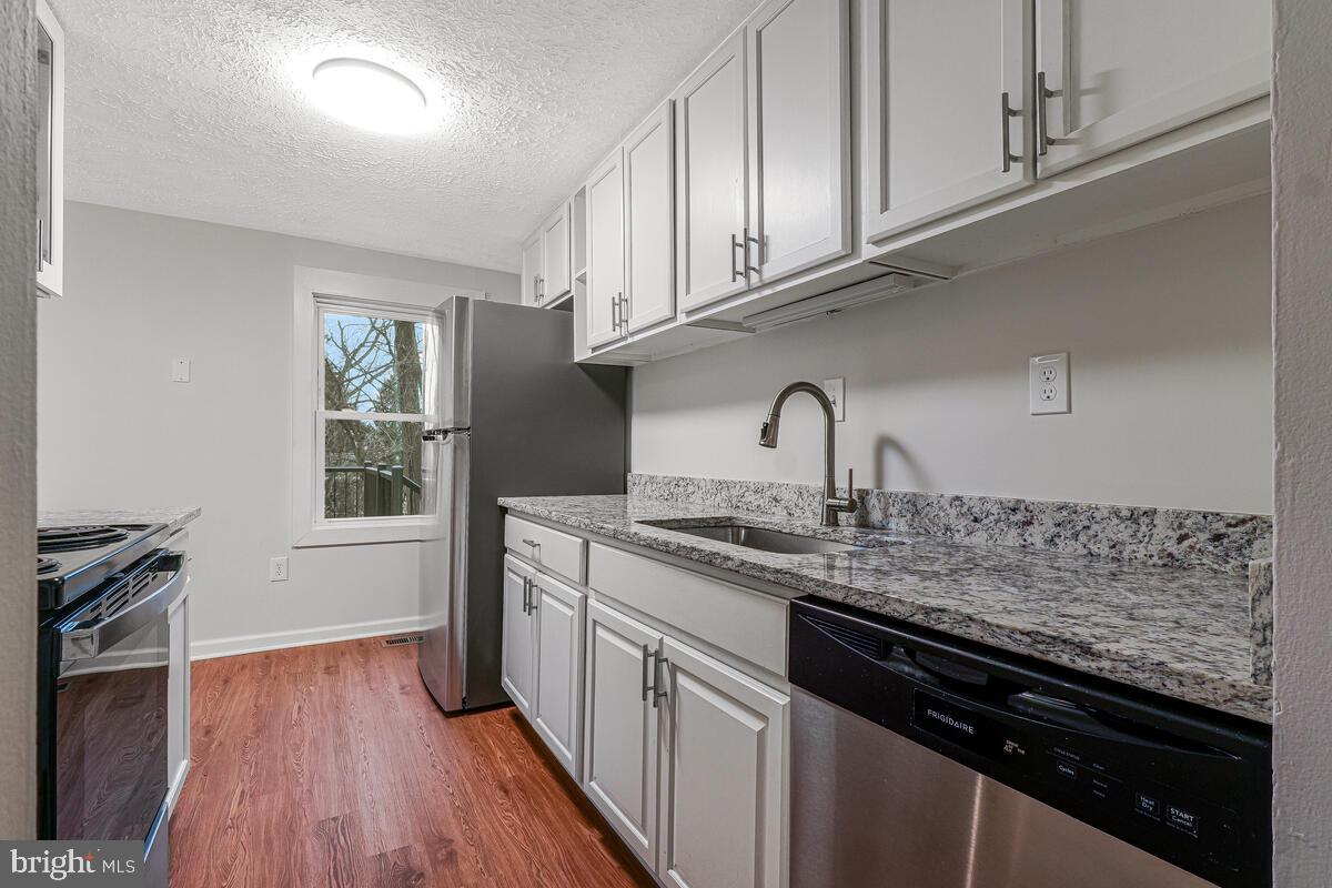 CLINTON WOODS - Residential Lease