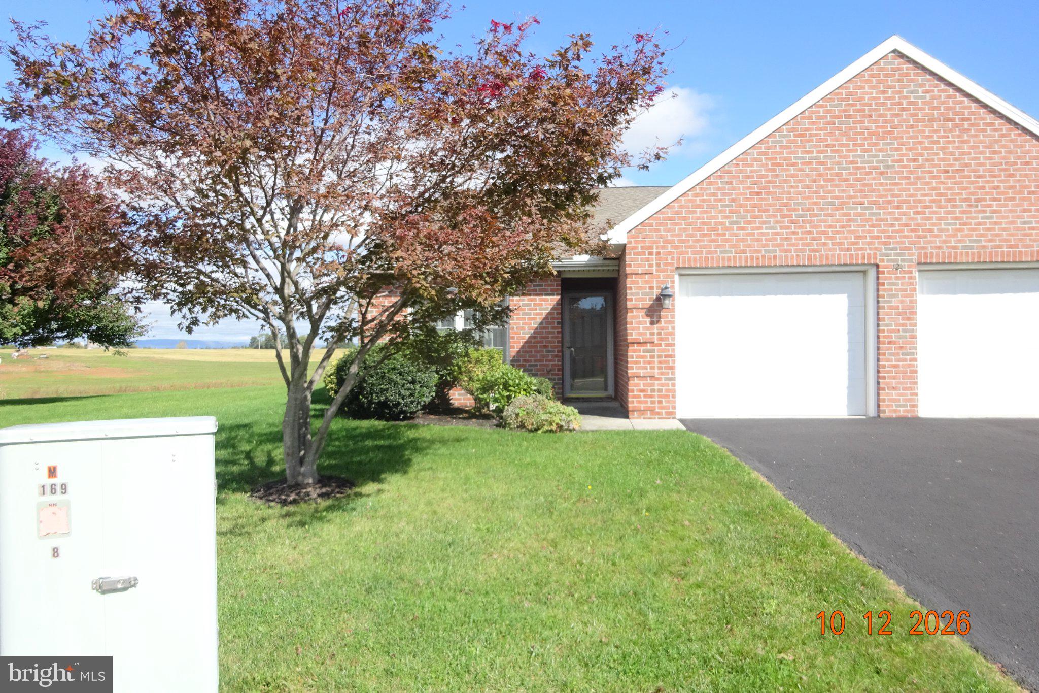121 BLACKBIRD LANE