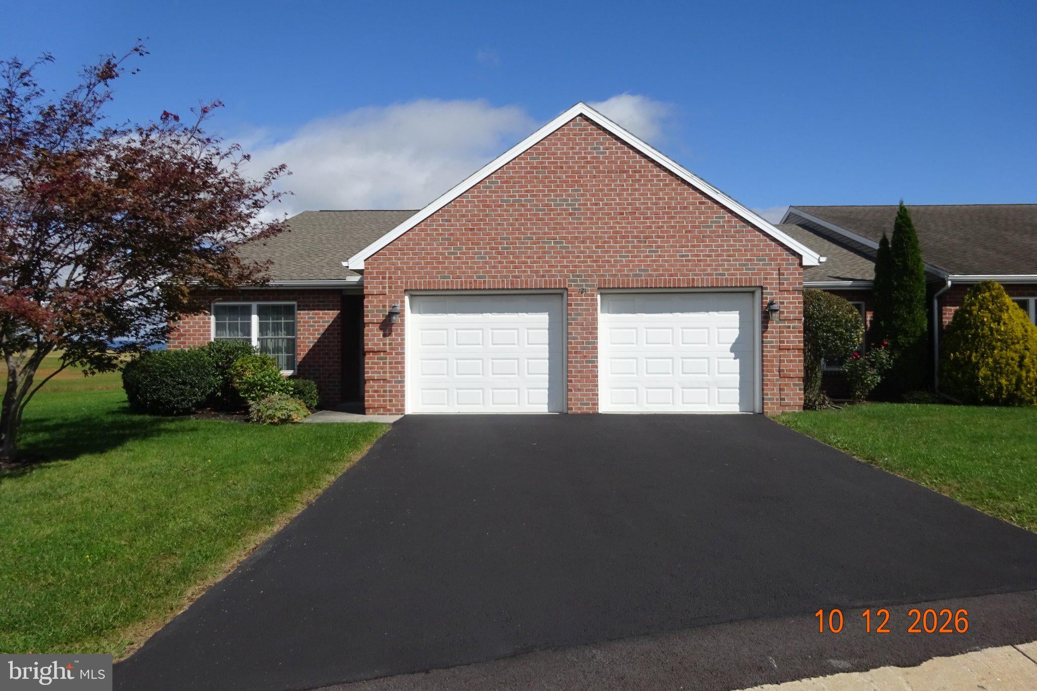 121 BLACKBIRD LANE
