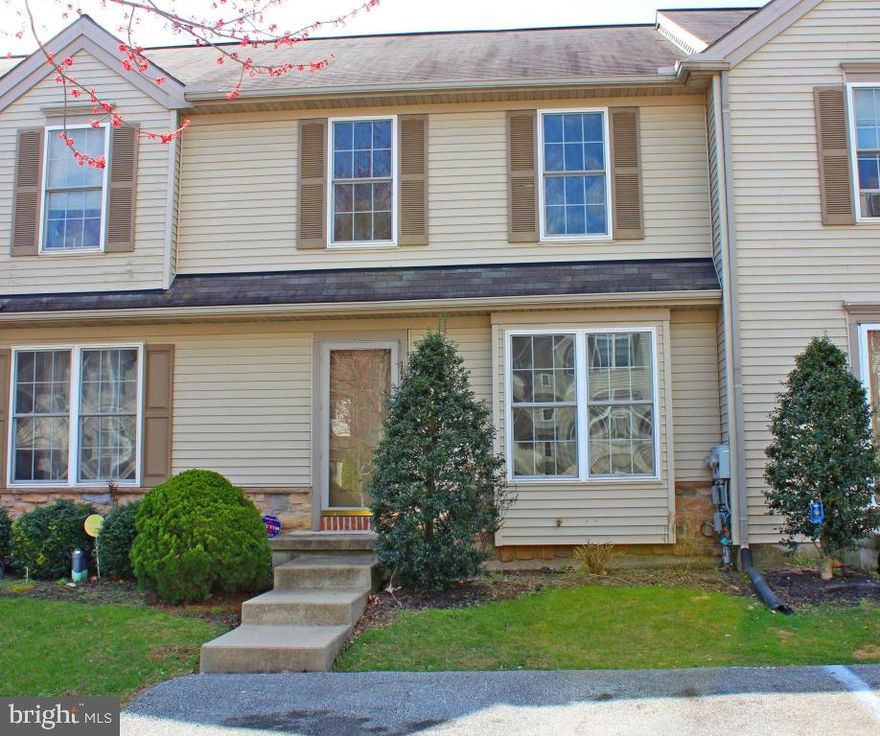 Recently remodeled townhome with finished walk-out basement, off street parking, eat-in kitchen, laundry on first floor, 1/2 bath in basement.  Very good condition.