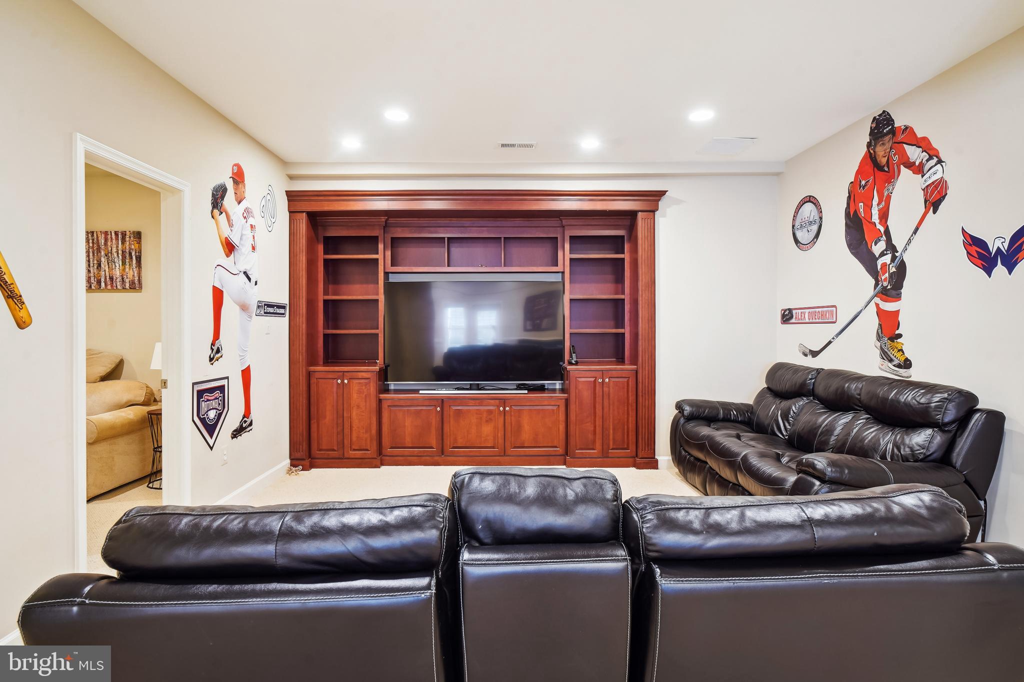 WILLOWS OF POTOMAC - Residential