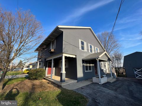 Photo of 282 W RIDGE RD, ELIZABETHTOWN, PA 17022 (MLS # PALA2028582)