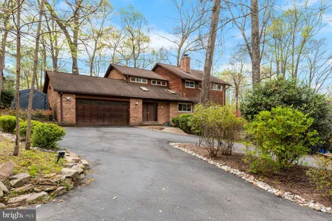 9220 Beech Hill Drive, Bethesda, MD MLS: MDMC2174942