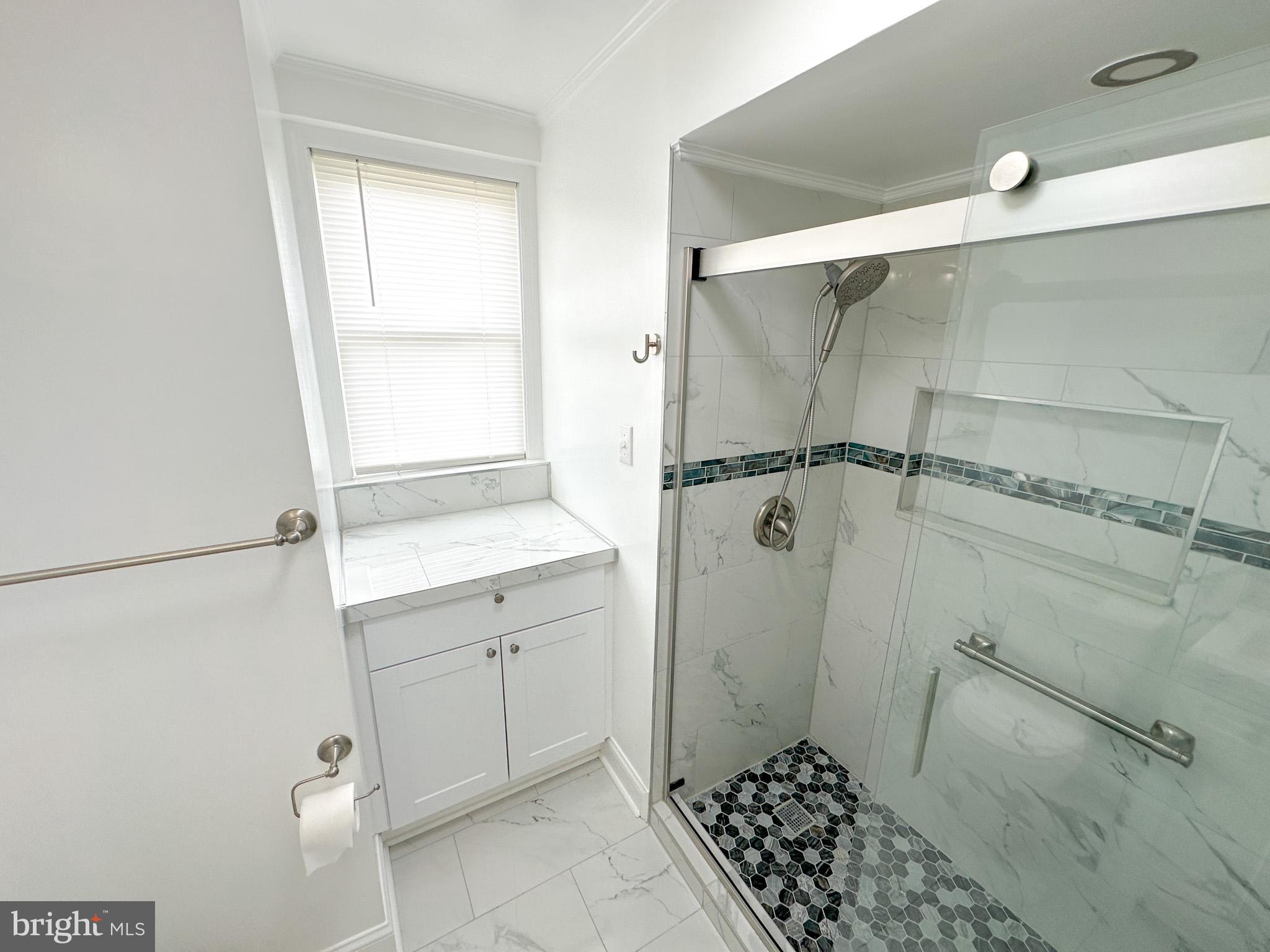 OXFORD CIRCLE - Residential Lease