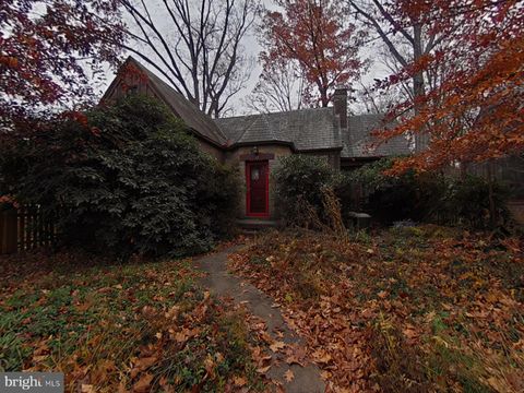 Photo of 13 Midhurst Road, SILVER SPRING, MD 20910 (MLS # MDMC2209138)