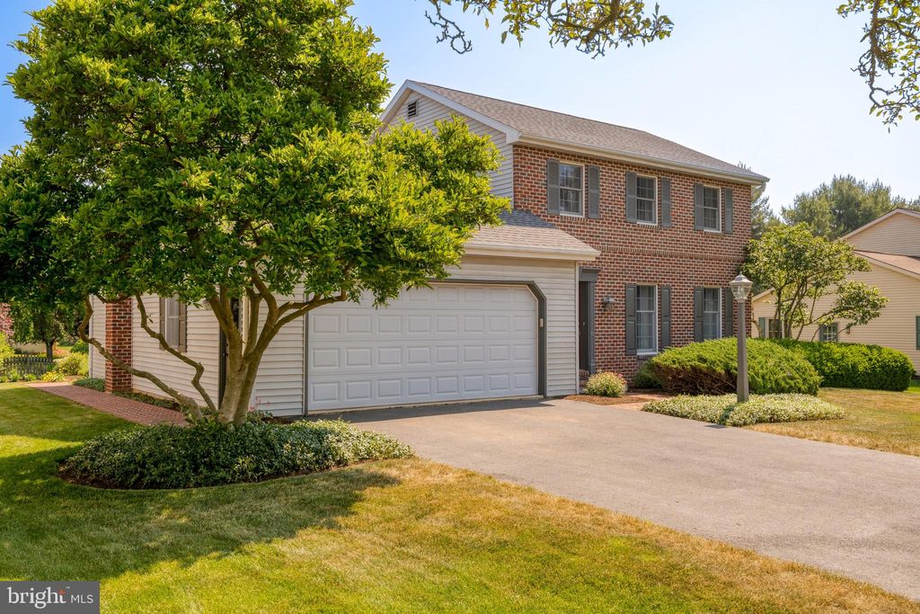 Photo of 987 DAWN AVE, EPHRATA, PA 17522 (MLS # PALA2035232)