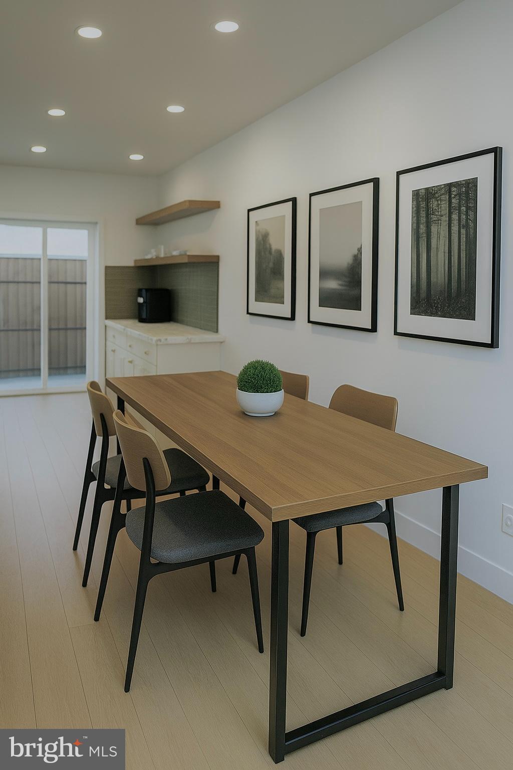 DICKENS SQ - Residential