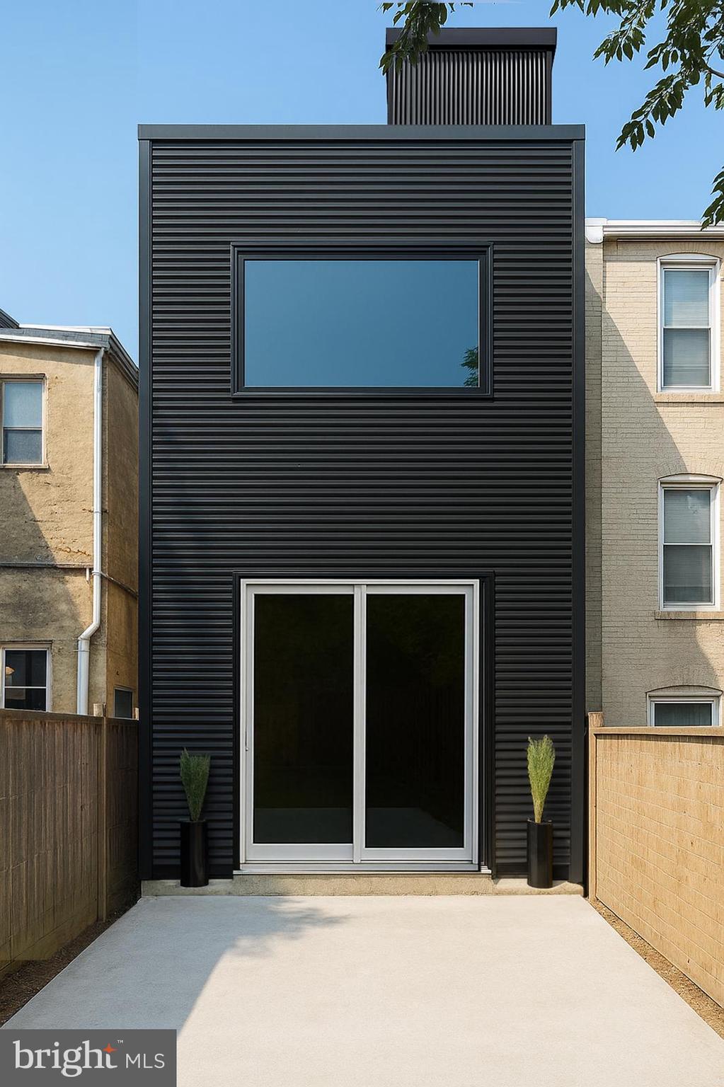 DICKENS SQ - Residential