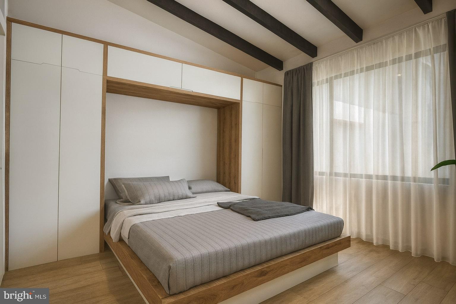 DICKENS SQ - Residential