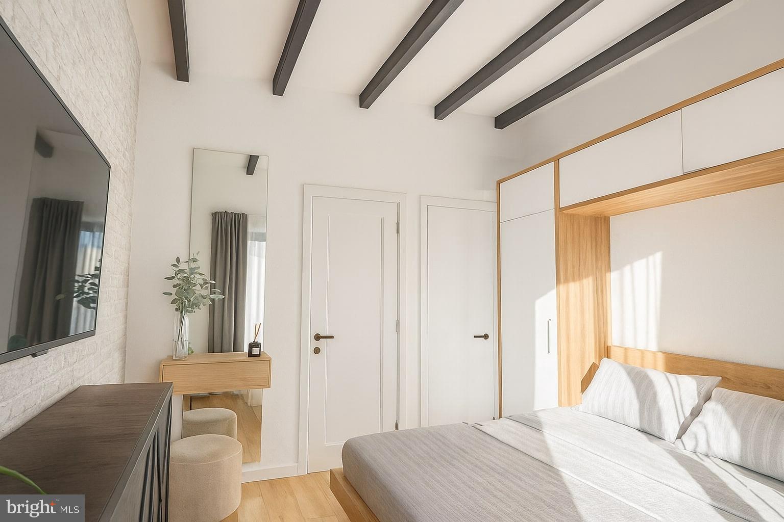 DICKENS SQ - Residential