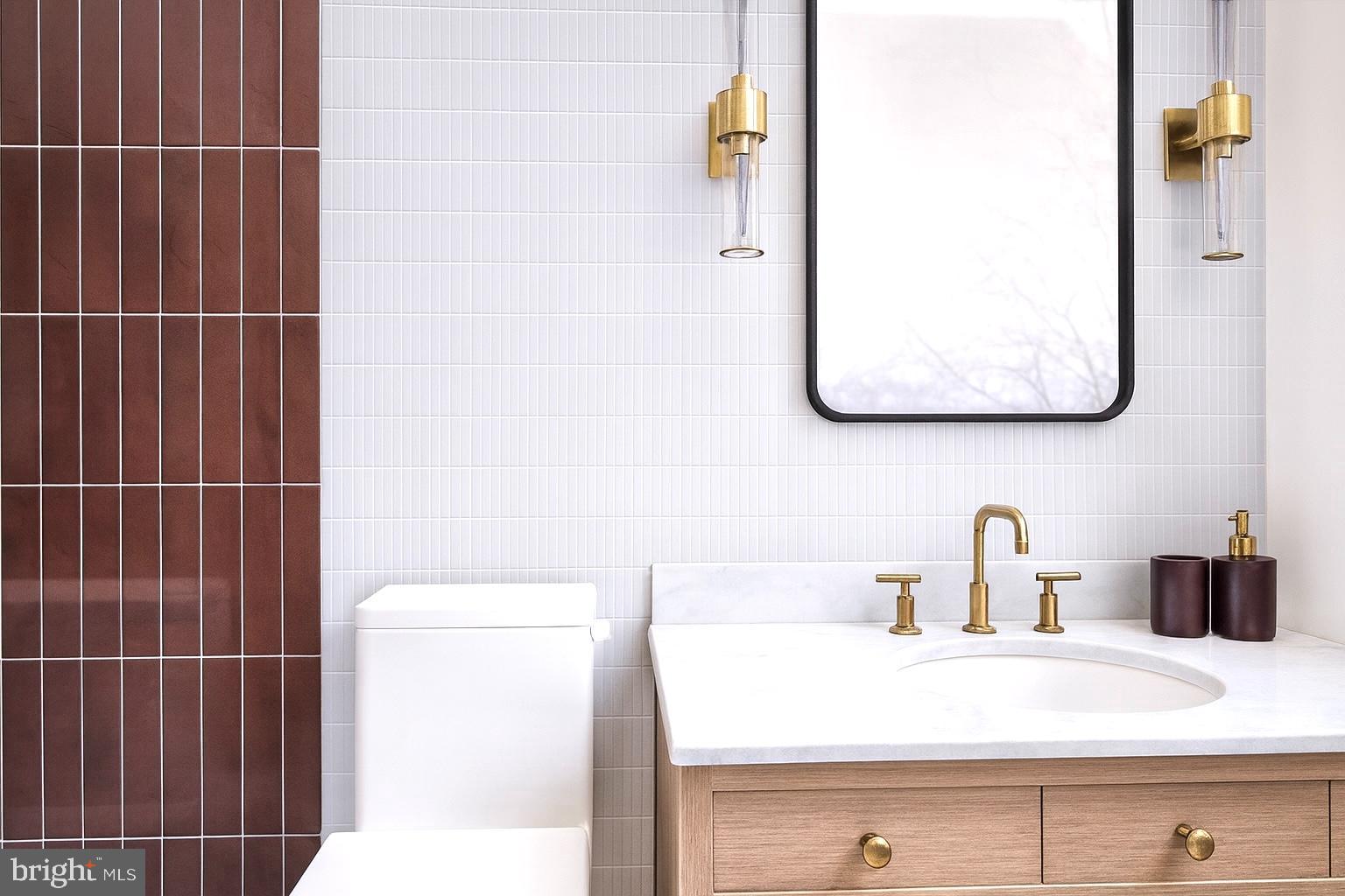 DICKENS SQ - Residential