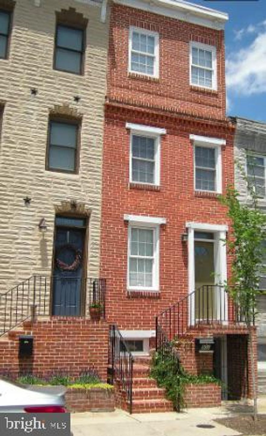 Beautifully designed spacious house. Quiet street Nice neighbors Plenty of Parking

Convenient location Walk to UMAB Bio Park, UMMS, downtown, UMMS shuttle 
Easy access to #95/295/695, MARC train, Light rail 
Great neighborhood, brewery, restaurants, cafe, easy walk to Stadiums, Inner Harbor, Fed Hill

4 Floors hardwood cherry floors throughout
3 large bedrooms with large closets
3 full bathrooms tiled
2 separate living rooms, first floor and second floor
Dining room
European style kitchen with cherry cabinets and large pantry, dishwasher, microwave
Full finished tiled basement with a gated entrance
Separate laundry room, washer and dryer
Plenty of storage space

Central Air/Heating, ceiling fans, skylights, recessed lighting
Fenced private backyard great for entertaining