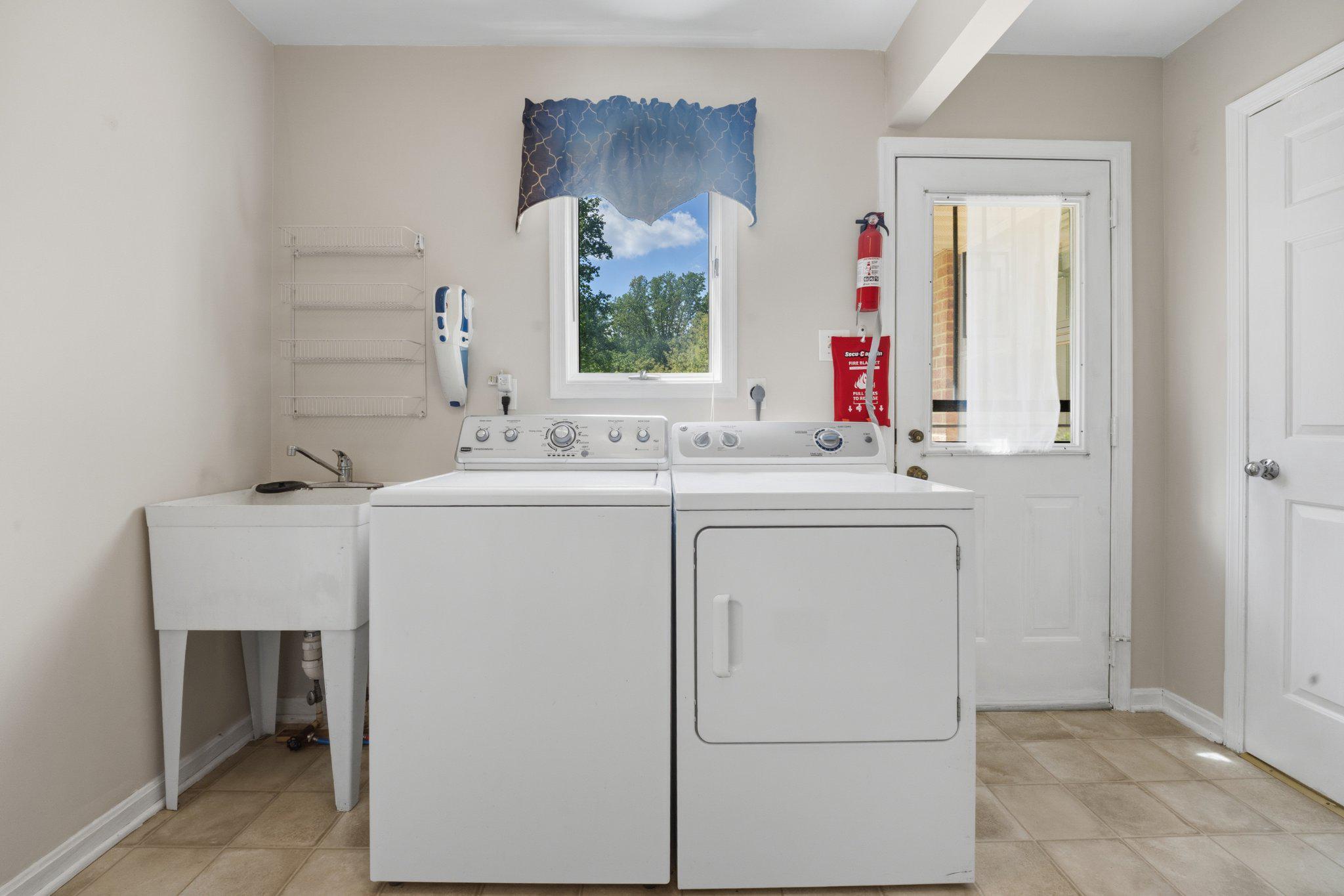 HOPKINS MEAD - Residential