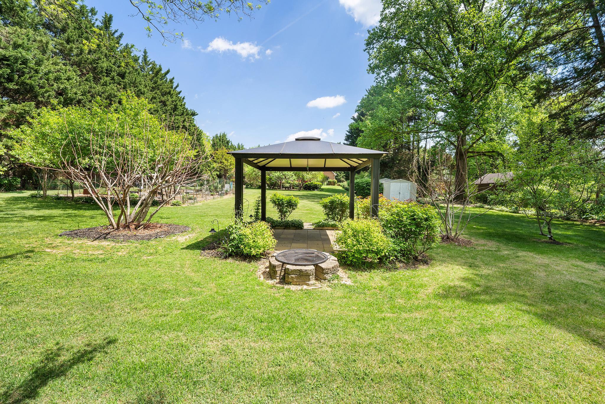 HOPKINS MEAD - Residential