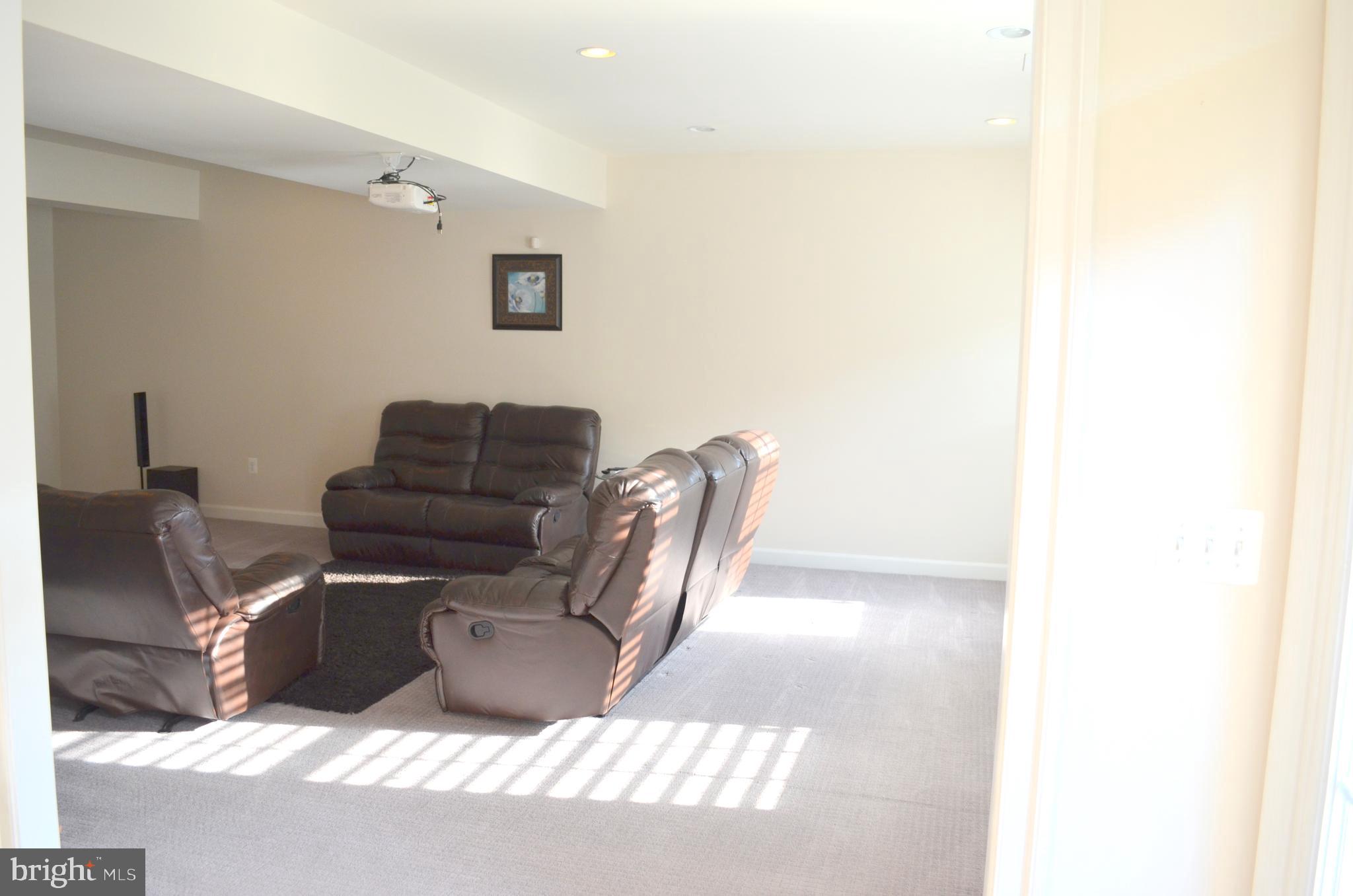 AVONLEA - Residential Lease