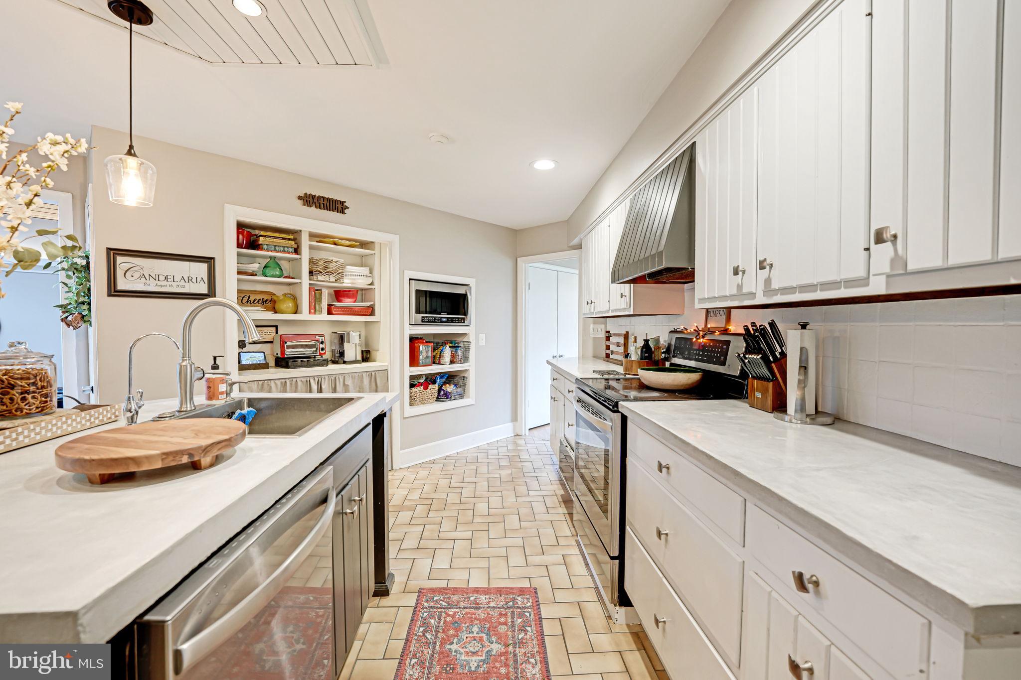 DARNESTOWN OUTSIDE - Residential