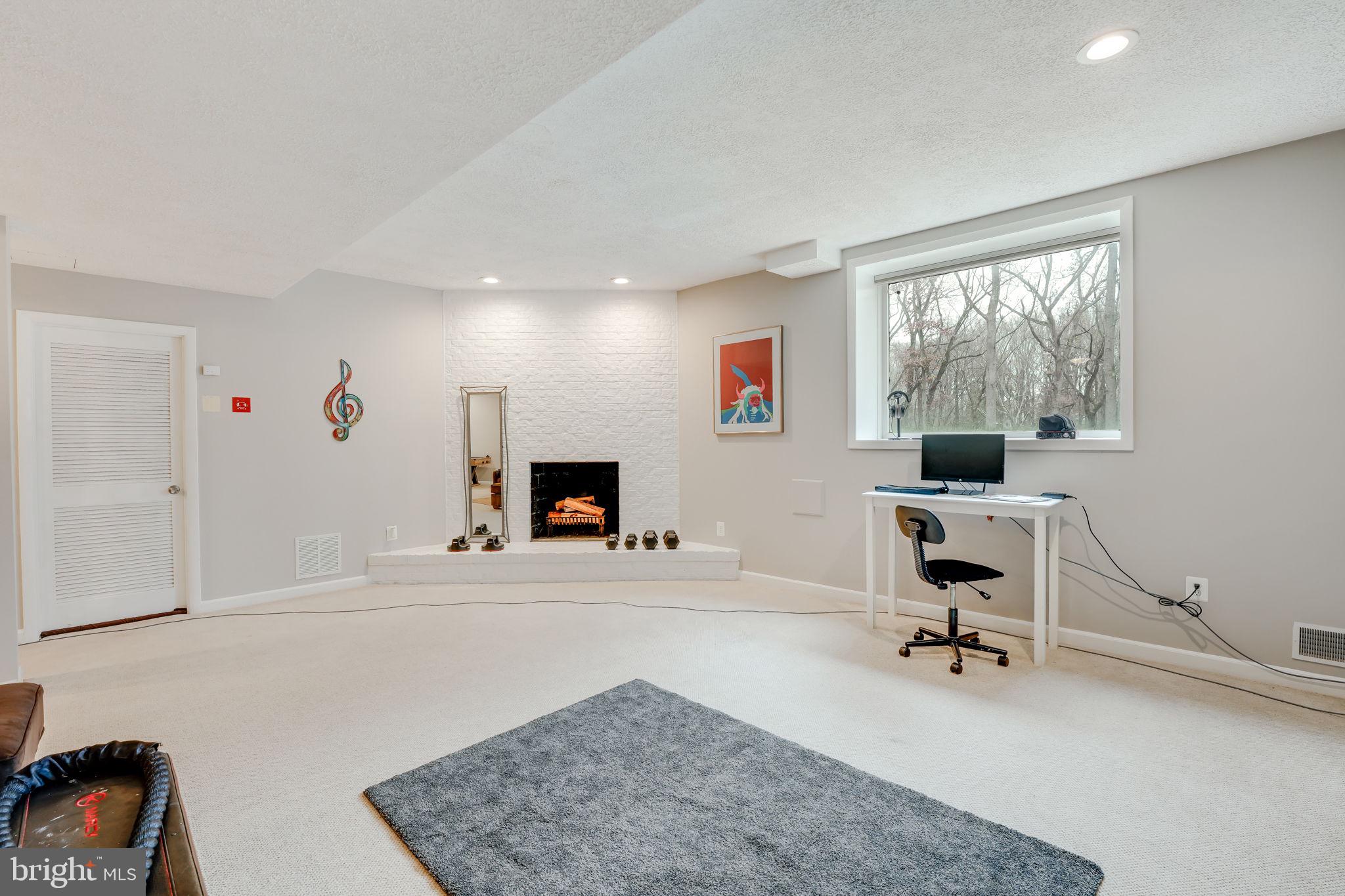 DARNESTOWN OUTSIDE - Residential