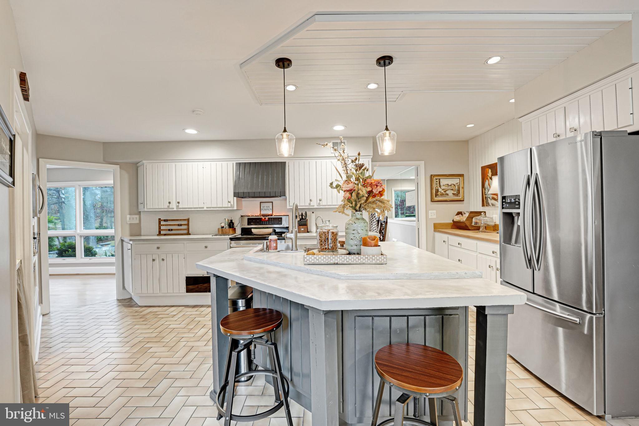 DARNESTOWN OUTSIDE - Residential