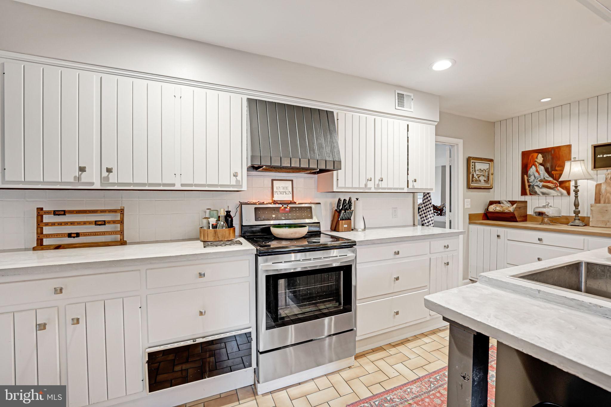 DARNESTOWN OUTSIDE - Residential