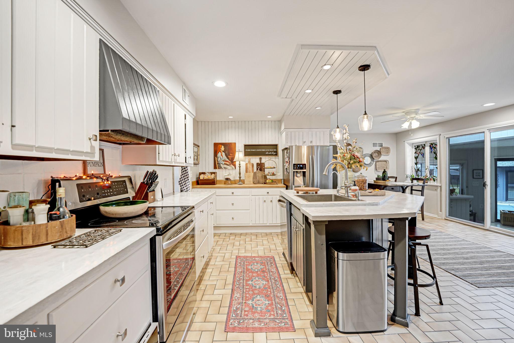 DARNESTOWN OUTSIDE - Residential