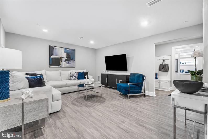 WELLINGTON - Residential