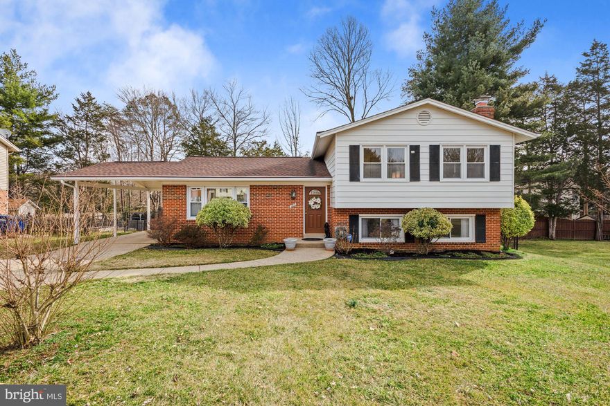 TRULY WONDERFUL HOME IN ONE OF THE TOWN OF HERNDON'S NICEST NEIGHBORHOODS! FRESHLY PAINTED 4BR/2.5BA W/ A CAR PORT, DECK AND A LOWER-LEVEL WALKOUT.  UPGRADED SPACIOUS KITCHEN W/ DINE-IN OPTION BOASTS GRANITE COUNTERTOPS, HIGH-END CABINETS W/ SELF-CLOSING DRAWERS, CUSTOM TILE BACKSPLASH AND RECENTLY REPLACED DISHWASHER. BRIGHT LIVINH ROOM AND ADJACENT DINING ROOM W/ A NEW SLIDING GLASS DOOR HAVE THE VIEW OF THE DECK AND A GREEN BACKYARD. JUST A FEW STEPS UP - THE UPPER-LEVEL BEDROOMS AND BATHROOMS W/ JUST UPDATED FIXTURES. BIG AND COMFY REC ROOM WITH A FIREPLACE (AND A HUGE CROLL SPACE TO THE SIDE) ARE NEXT THE 4TH BEDROOM/MULTI-USE ROOM WITH A WALKOUT, UPDATED HALF BATH AND A LAUNDRY ROOM.  NO CARPET, ENGINEERED FLOORS THROUGHOUT THE HOUSE, EXCEPT FOR THE KITCHEN AND BAs. LOTS OF BIG-TICKET RECENTLY DONE ADDITIONAL REPLACEMENTS: ROOF AND GUTTERS, HVAC W/ A HUMIDIFYER, WATER HEATER, WASHER AND DRYER.  HOUSE COMPLETELY POWERWASHED AND DECK FRESHLY STAINED.  FENCED-IN BACK YARD (WITH A SHED TO THE SIDE) CAN BE EITHER A WONDERFUL QUIET RETREAT OR A PERFECT PLACE FOR AN ACTIVE GAME AND FUN!  QUIET CUL-DE-SAC LOCATION NEAR HERNDON SCHOOLS, THE HISTORIC HERNDON DOWNTOWN AREA W/ STORES AND ENTERTAINMENT, CLOSE PROXIMITY TO A METRO AND AN AIRPORT.