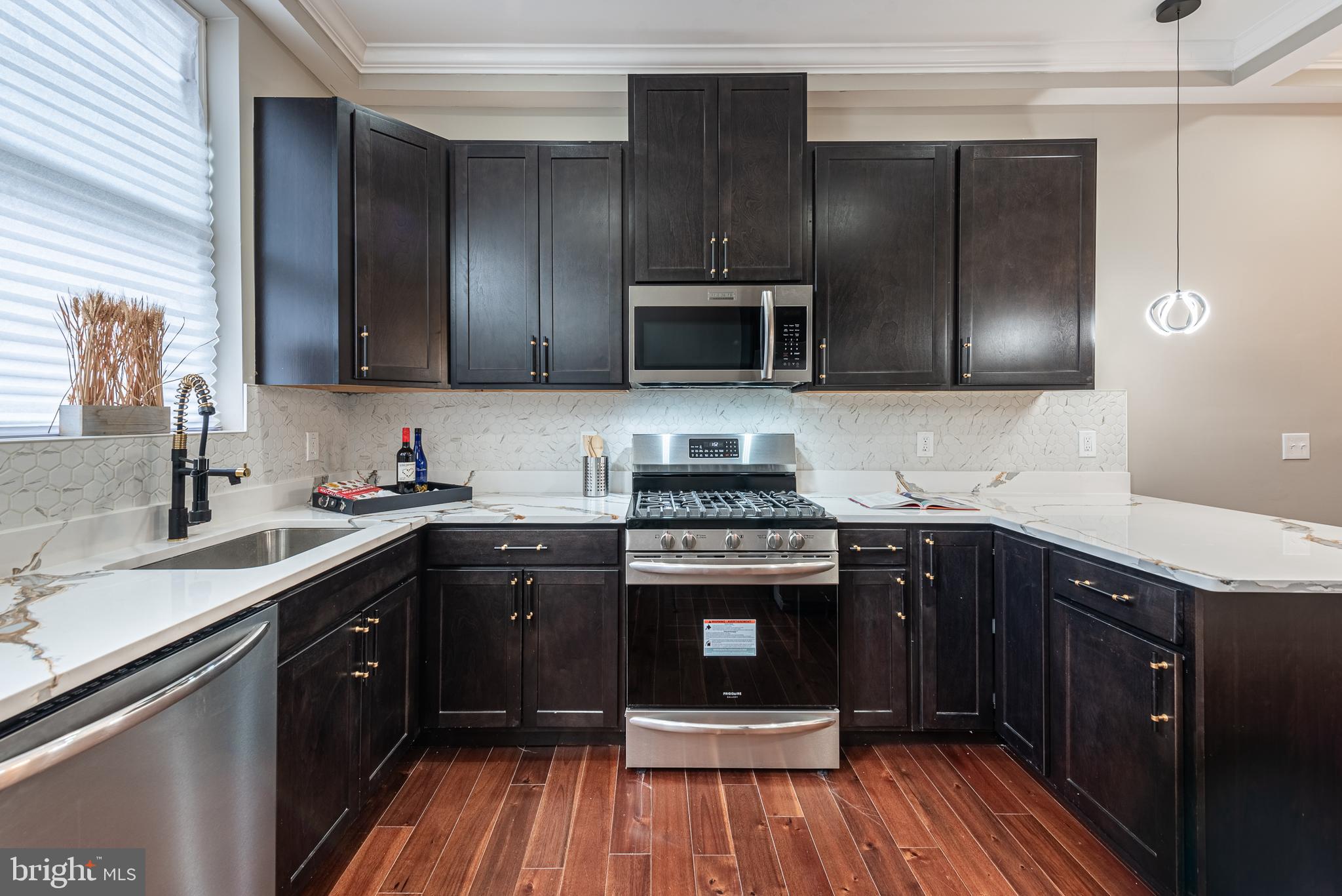 HOLLINS MARKET - Residential