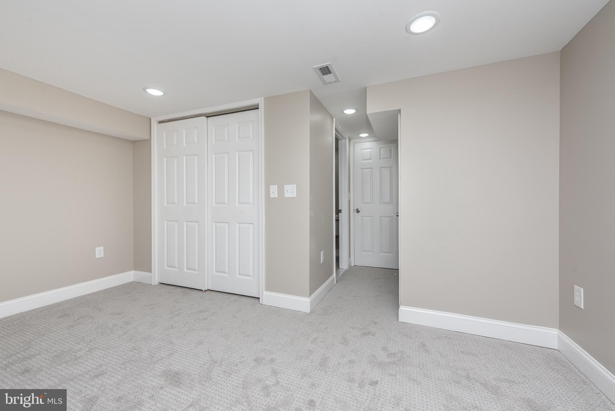 HOLLINS MARKET - Residential