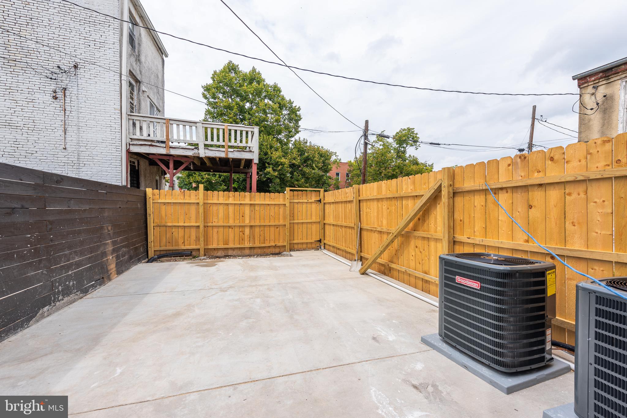 HOLLINS MARKET - Residential