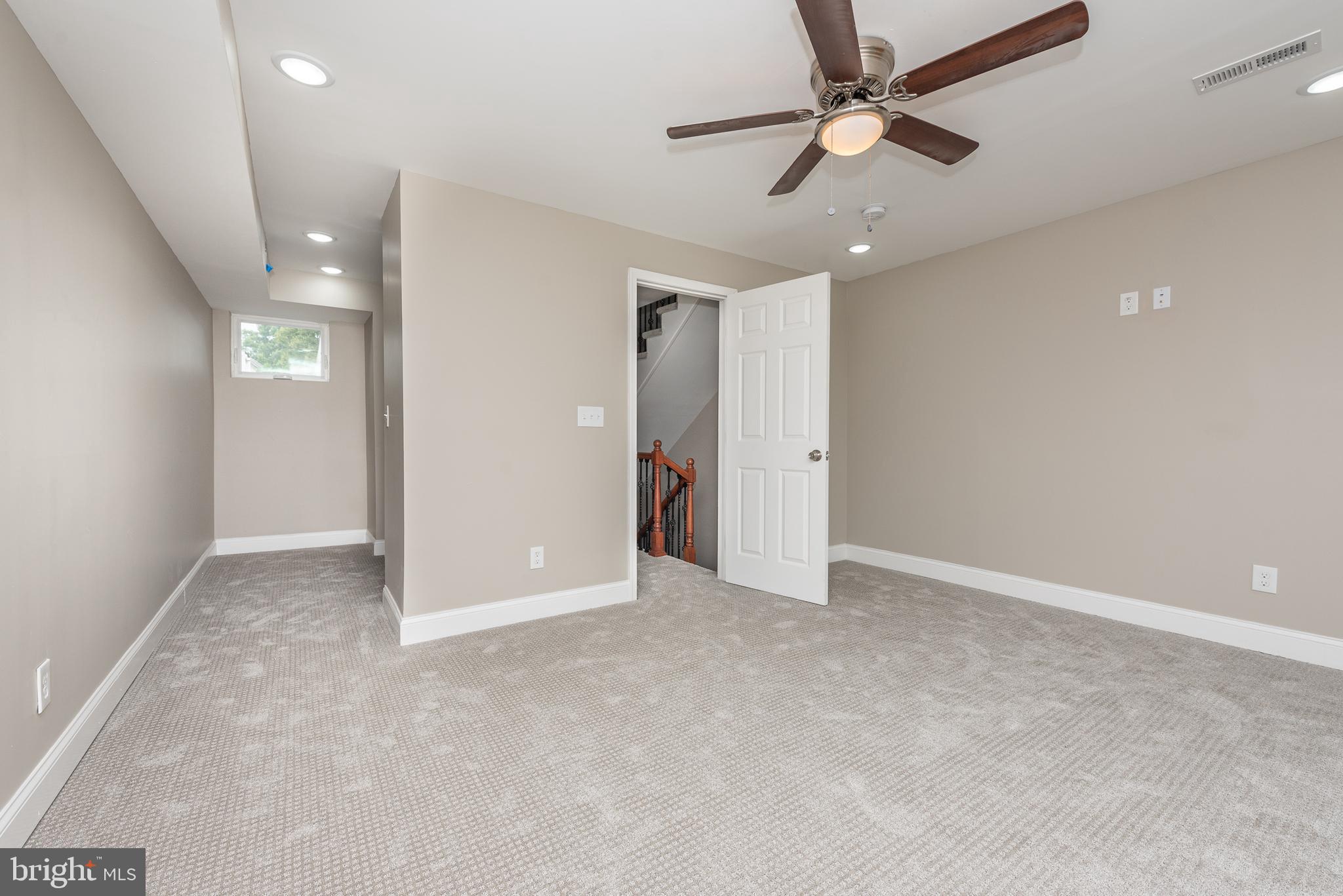 HOLLINS MARKET - Residential
