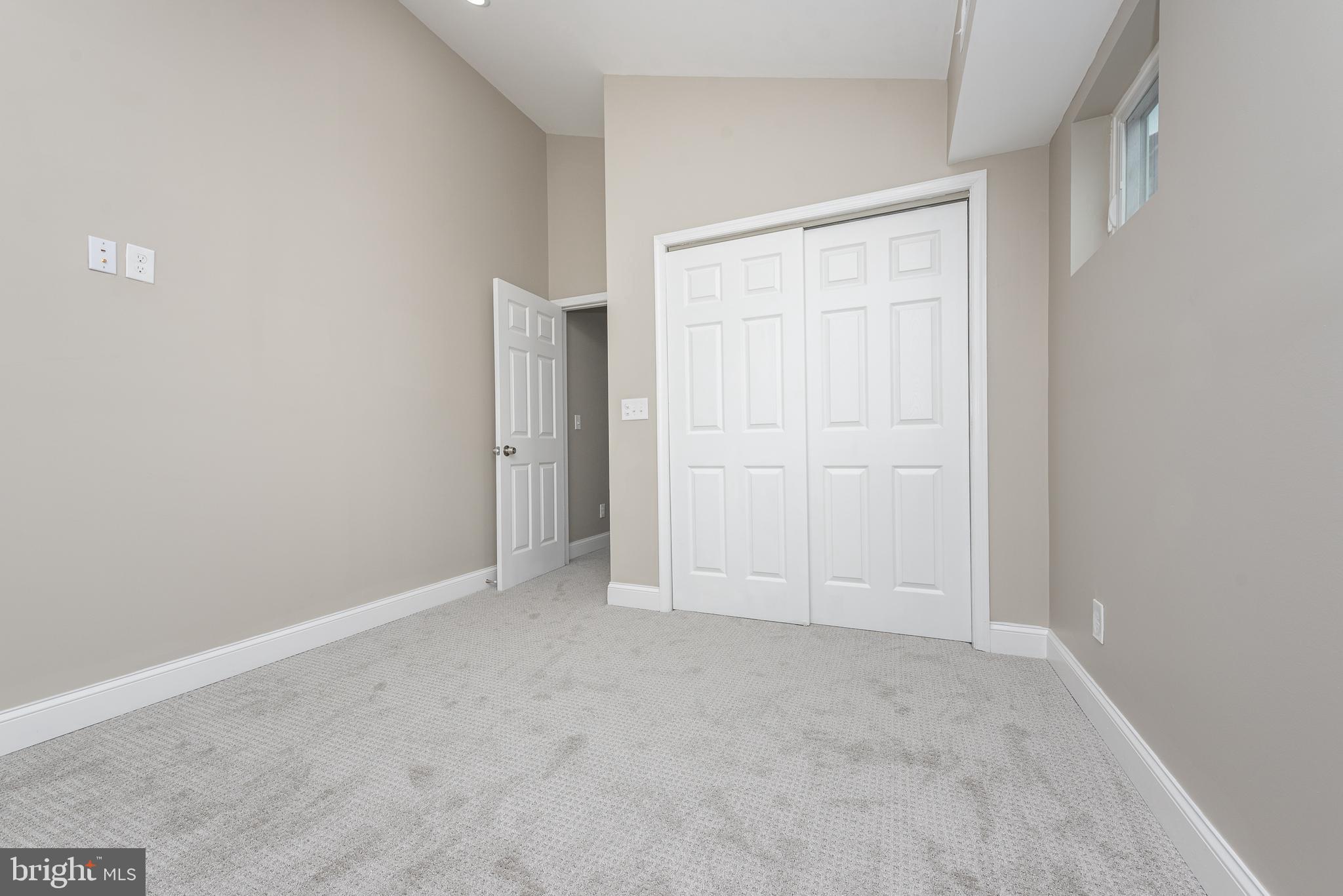 HOLLINS MARKET - Residential