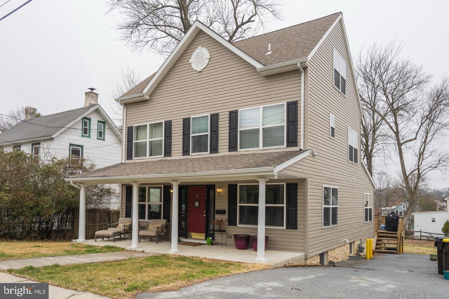 Welcome to this beautiful single-family home offering 4 bedrooms, 2.5 bathrooms, and 1,708 square feet of living space in the highly sought-after Tredyffrin-Easttown School District. Step inside and enjoy an abundance of natural light from the many windows throughout. The main level features a spacious living area, a well-appointed kitchen with refrigerator, dishwasher, microwave, and electric range/oven, plus a convenient half bathroom. A washer and dryer are also included for your comfort. Upstairs, you’ll find generously sized bedrooms and two full bathrooms, providing plenty of space for family or guests. The home also offers central air and heat, a full basement, and excellent storage options. Outdoor living is easy here with a lovely front porch, a large deck overlooking the .17-acre lot, and sidewalks right out front—perfect for morning or evening walks. The home also includes driveway parking and sits just outside of St. Davids Golf Club, offering a peaceful and desirable setting. Pets are welcome with a pet deposit. Tenant is responsible for all utilities.
Available starting September 1st for $3,800/month. Don’t miss the opportunity to make this charming home yours—schedule your showing today!