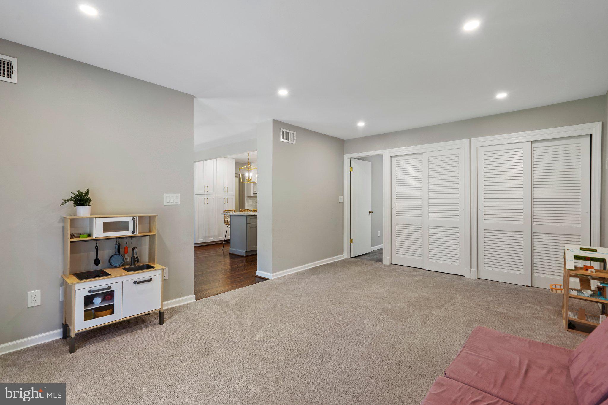 GRANBY WOODS - Residential