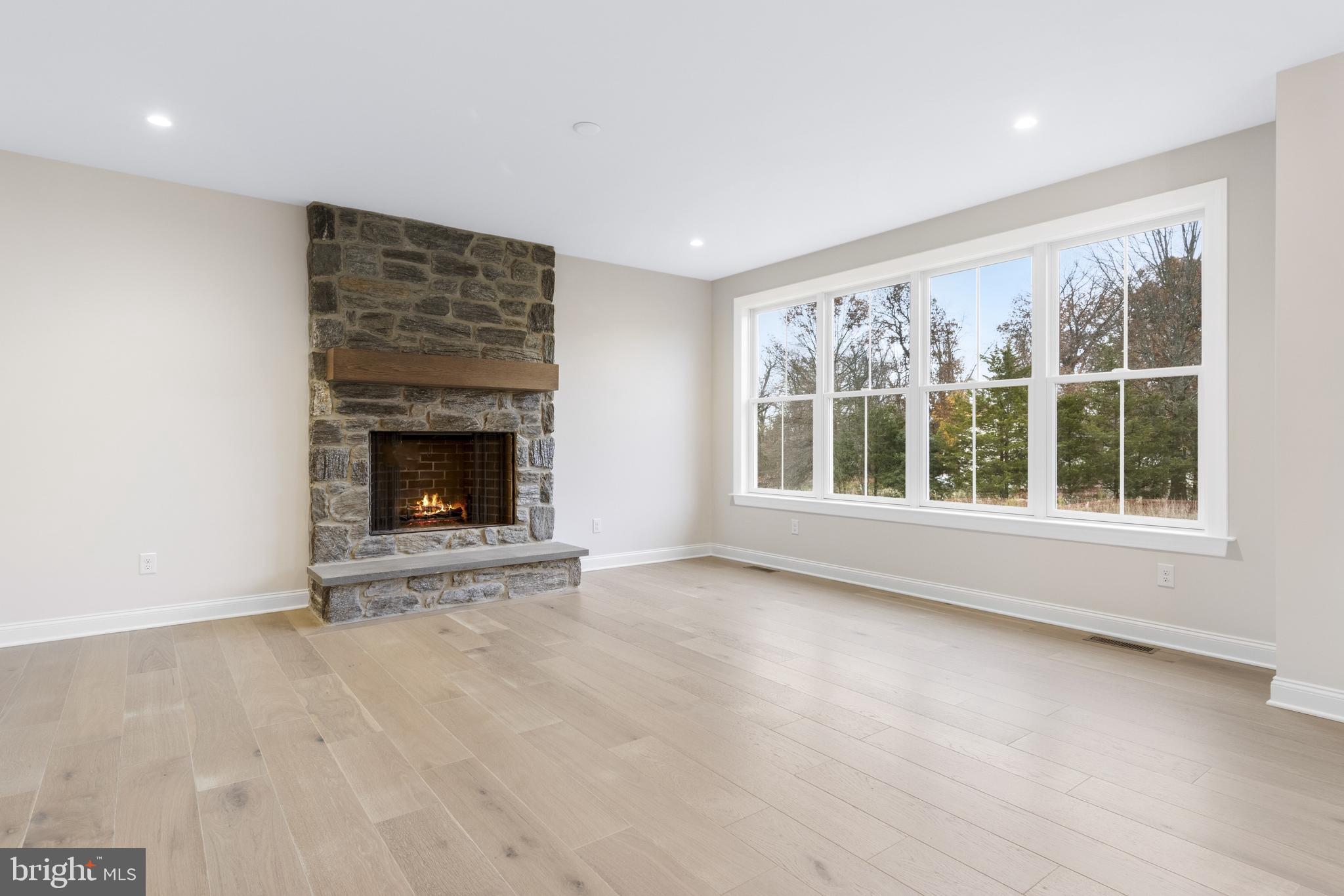 141 LEXINGTON MANOR